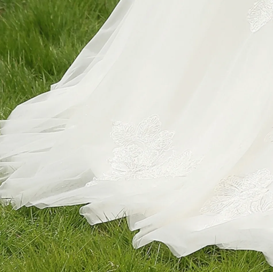 Romantic Glittery Lace Bridal Gown With Detachable Straps