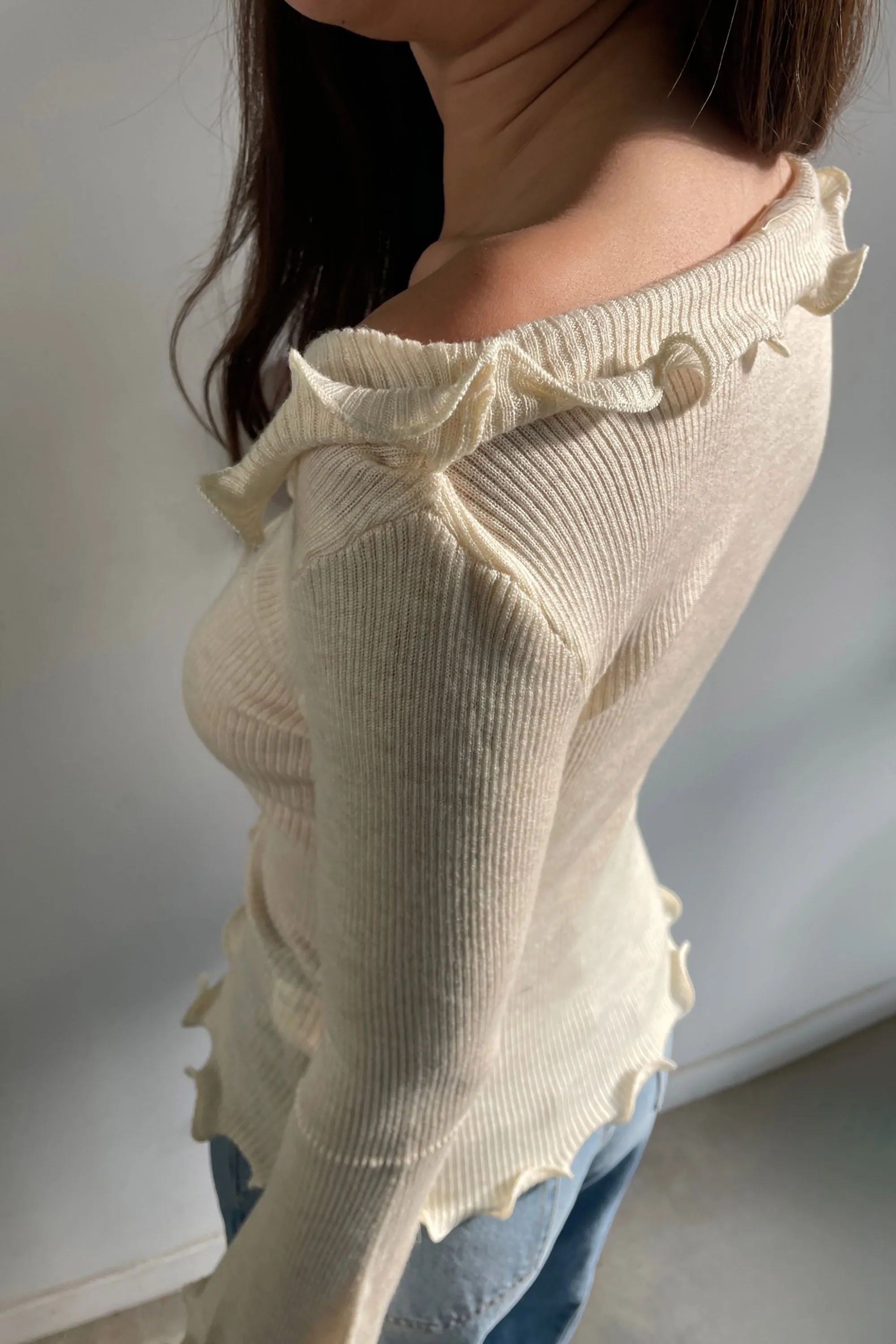 TOP WITH RUFFLE DETAIL